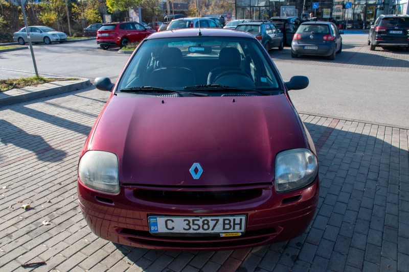 Renault Clio 1.4 BENZIN, снимка 11 - Автомобили и джипове - 46262072