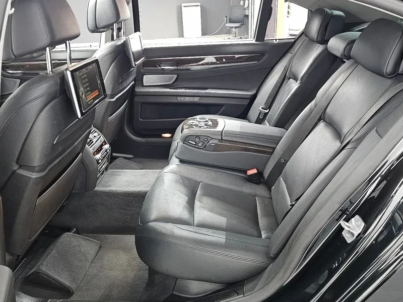 BMW 730, снимка 12 - Автомобили и джипове - 54600934