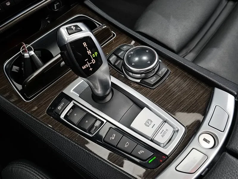 BMW 730, снимка 9 - Автомобили и джипове - 54600934