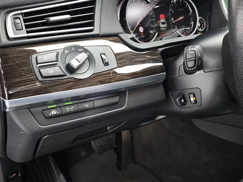 BMW 730, снимка 14 - Автомобили и джипове - 54600934