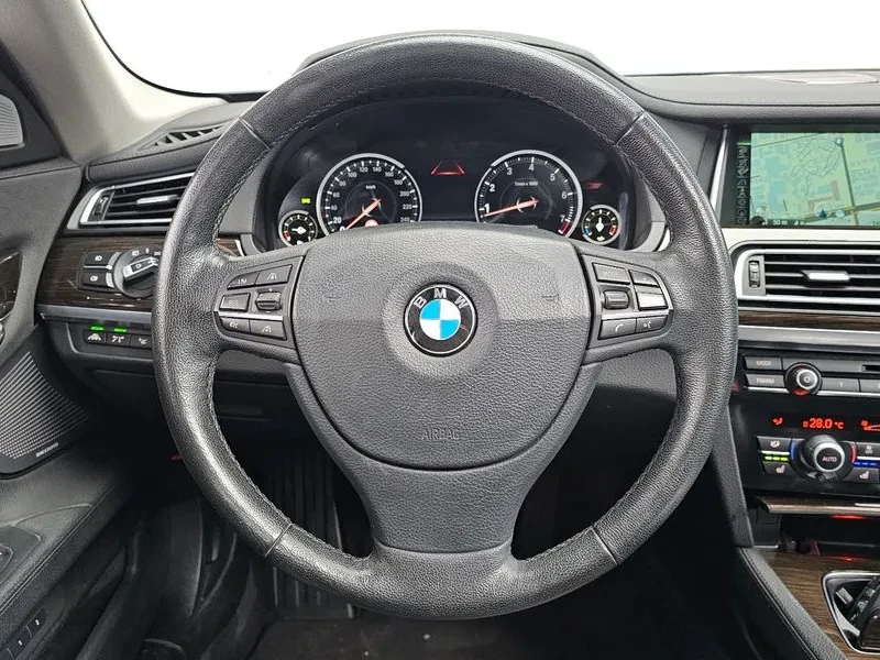 BMW 730, снимка 13 - Автомобили и джипове - 54600934