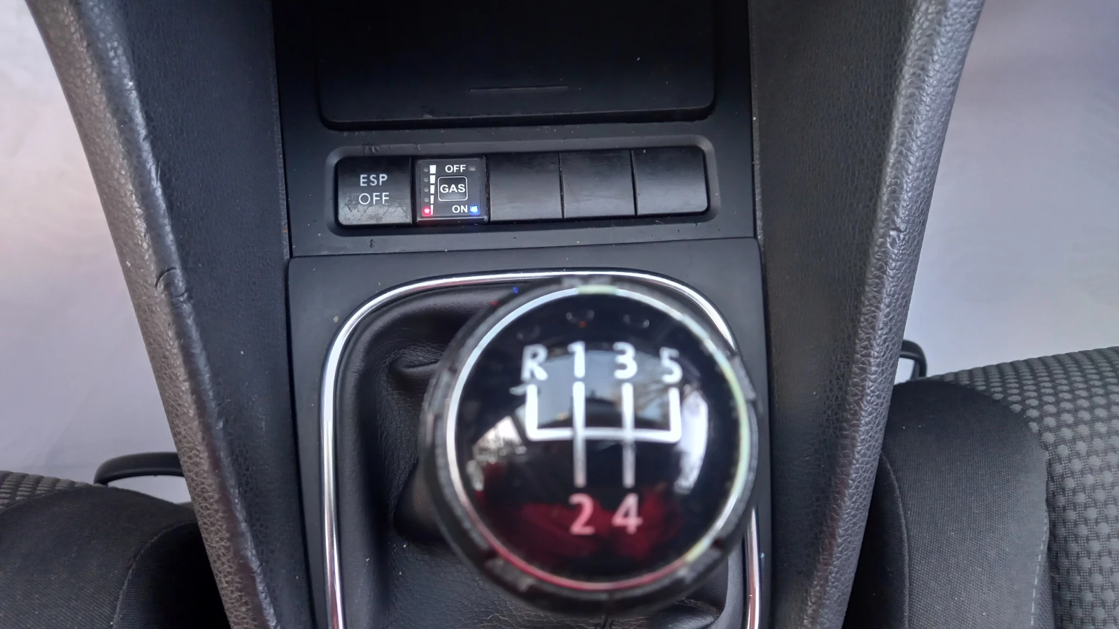 VW Golf ГАЗ ФАБРИЧНО 1.6i ИЗКЛЮЧИТЕЛЕН СЕРВИЗ КНИЖК УНИКАТ | Mobile.bg — изображение 13