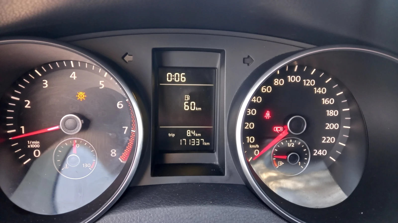 VW Golf ГАЗ ФАБРИЧНО 1.6i ИЗКЛЮЧИТЕЛЕН СЕРВИЗ КНИЖК УНИКАТ | Mobile.bg — изображение 12
