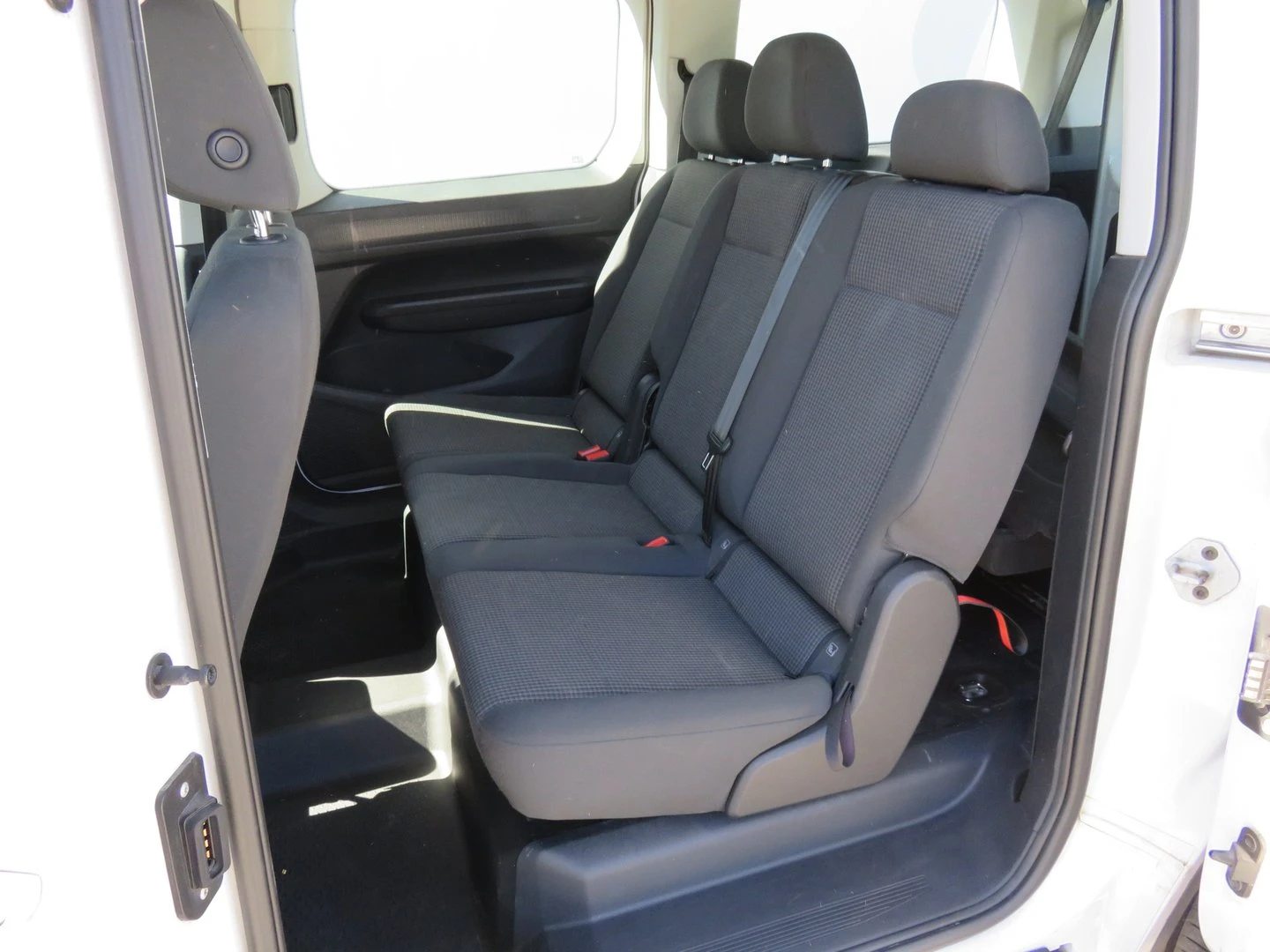 VW Caddy Maxi TDI 7 места - изображение 6