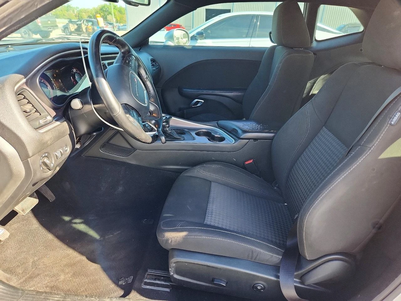 Dodge Challenger SXT, снимка 7 - Автомобили и джипове - 53988304