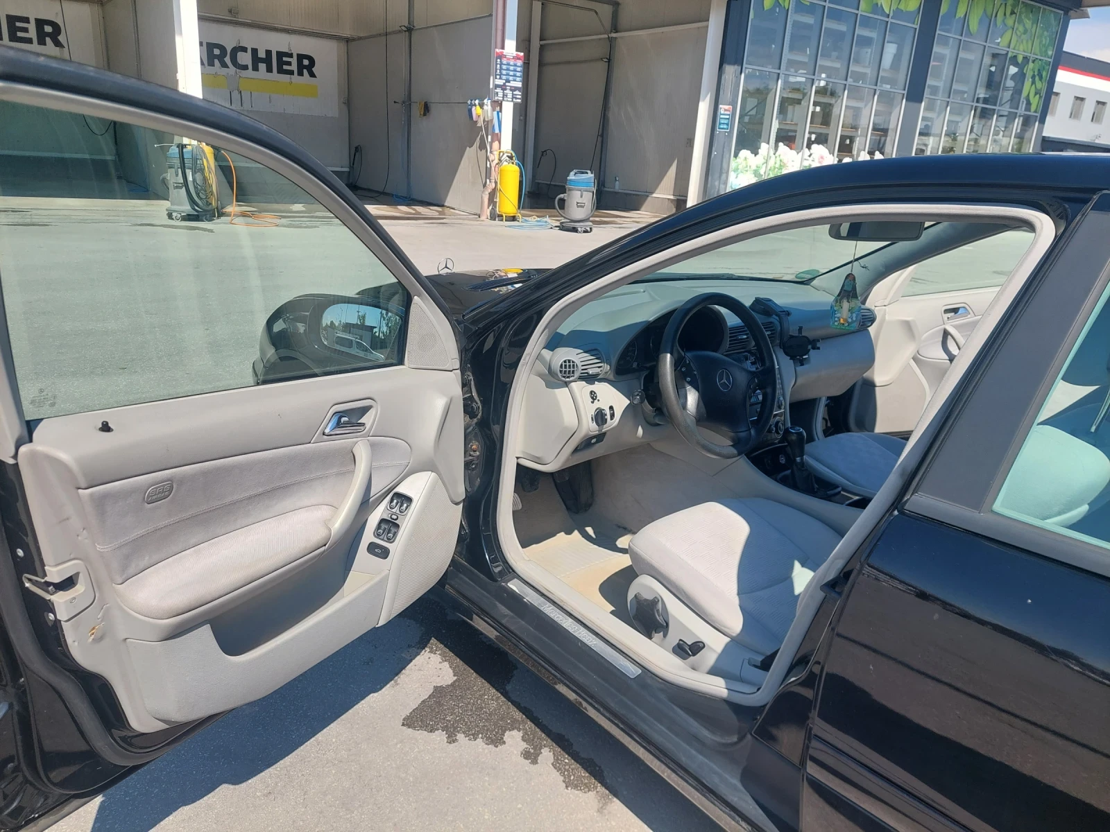 Mercedes-Benz C 180, снимка 12 - Автомобили и джипове - 54492464