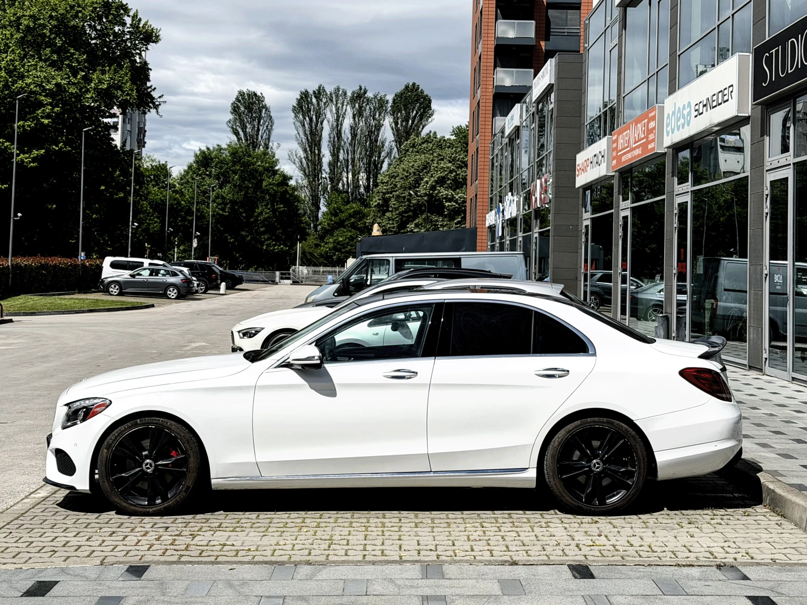Mercedes-Benz C 300 Burmester, Подгрев, Панорама, снимка 3 - Автомобили и джипове - 54642225