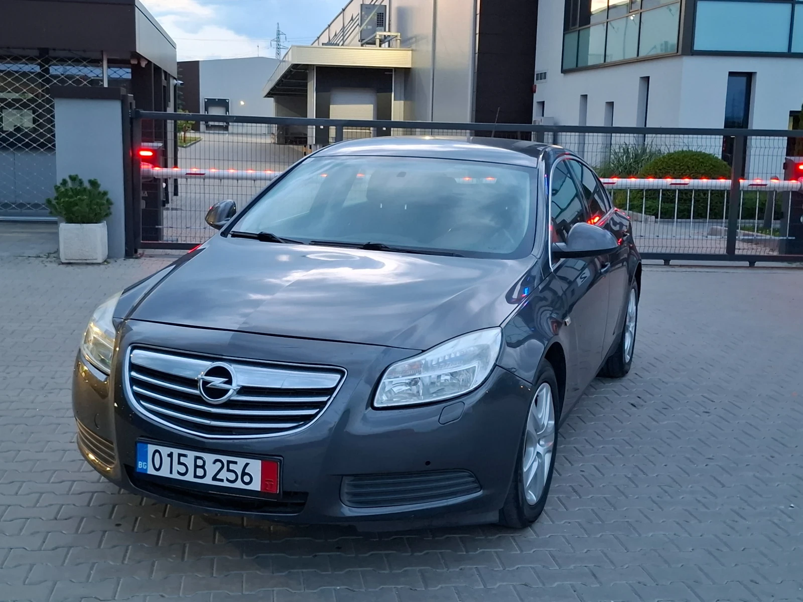 Opel Insignia 1.6i* (115��)* * ��� ����* *  | Mobile.bg � ����������� 1