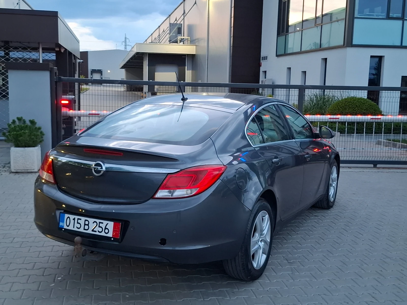 Opel Insignia 1.6i* (115��)* * ��� ����* *  | Mobile.bg � ����������� 10