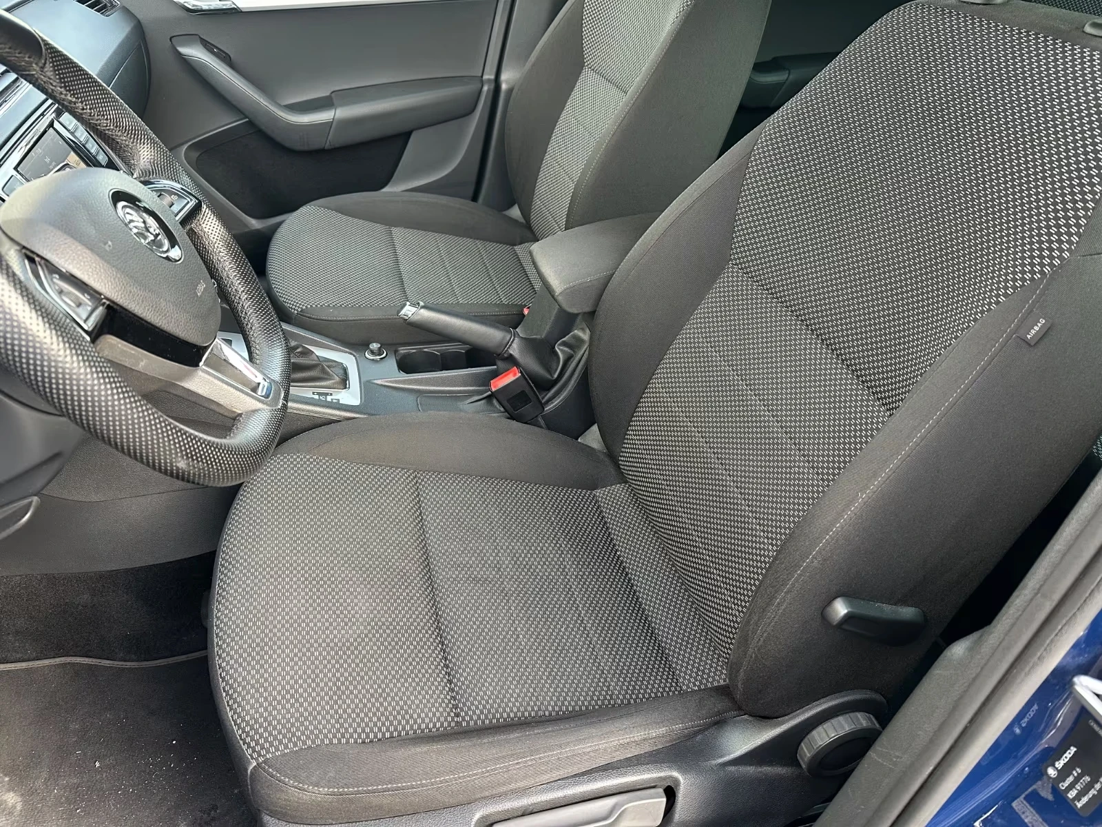 Skoda Octavia COMBI/2.0TDI/DSG/AMBITION| CARPLAY| НАВИ| ПОДГРЕВ|, снимка 6 - Автомобили и джипове - 54869315