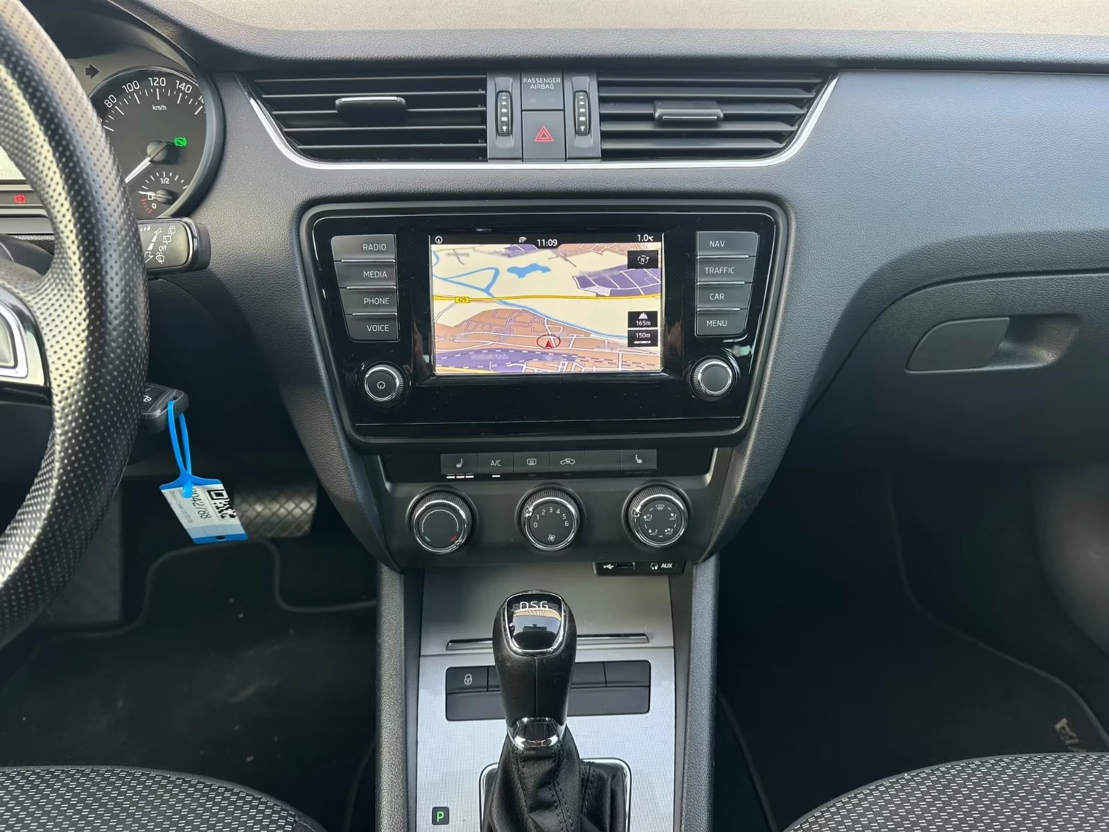 Skoda Octavia COMBI/2.0TDI/DSG/AMBITION| CARPLAY| НАВИ| ПОДГРЕВ|, снимка 8 - Автомобили и джипове - 54869315