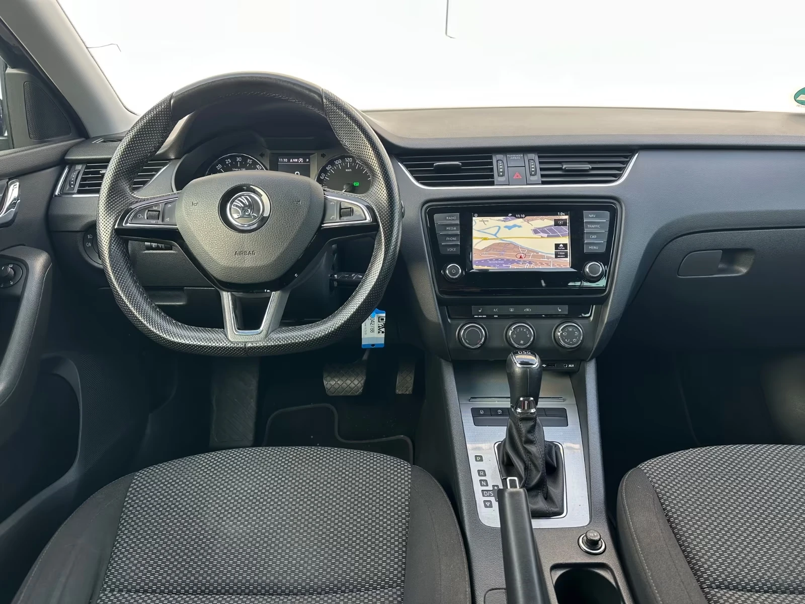 Skoda Octavia COMBI/2.0TDI/DSG/AMBITION| CARPLAY| НАВИ| ПОДГРЕВ|, снимка 9 - Автомобили и джипове - 54869315
