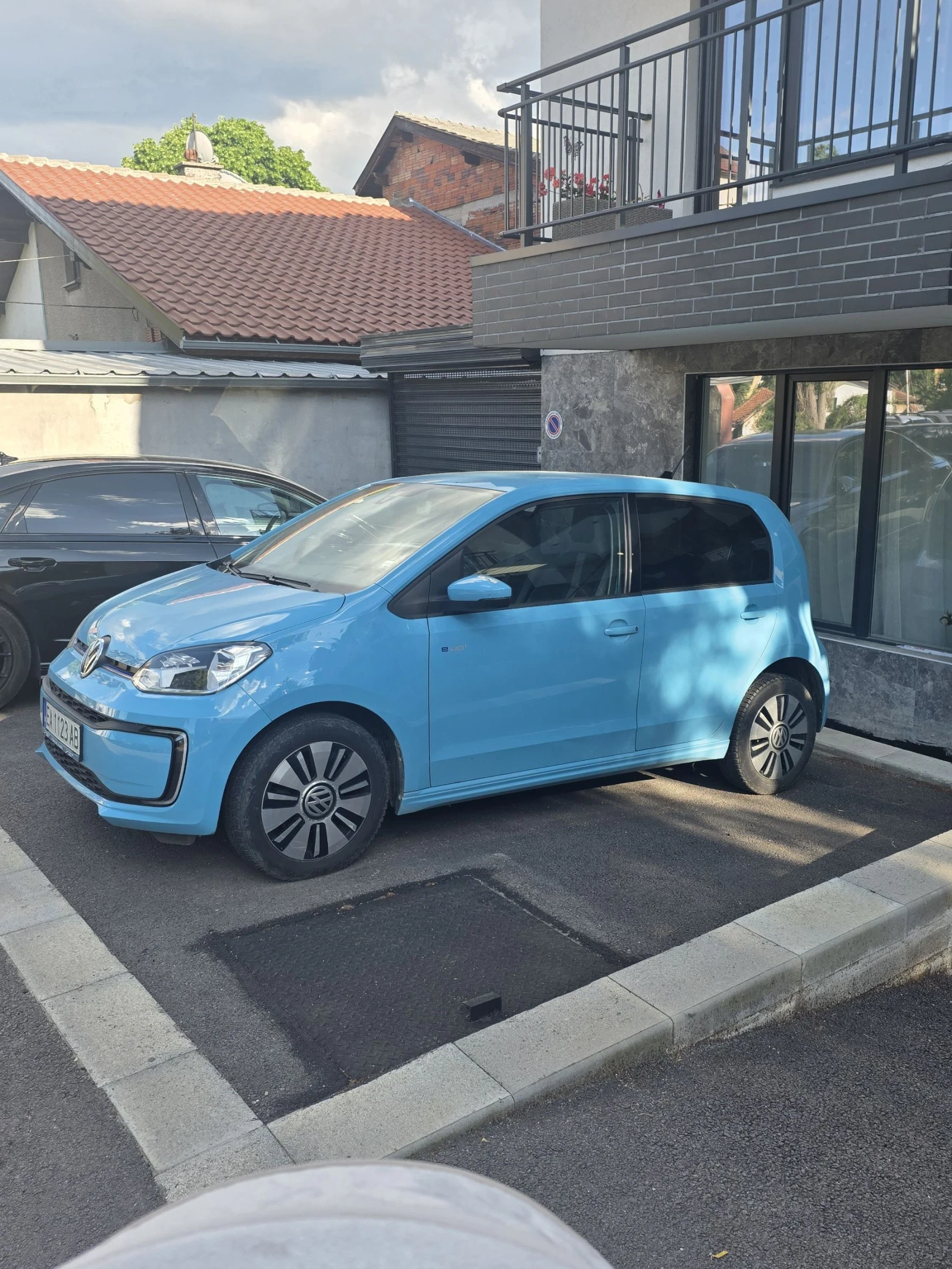 VW Up Електрически, снимка 2 - Автомобили и джипове - 54924973