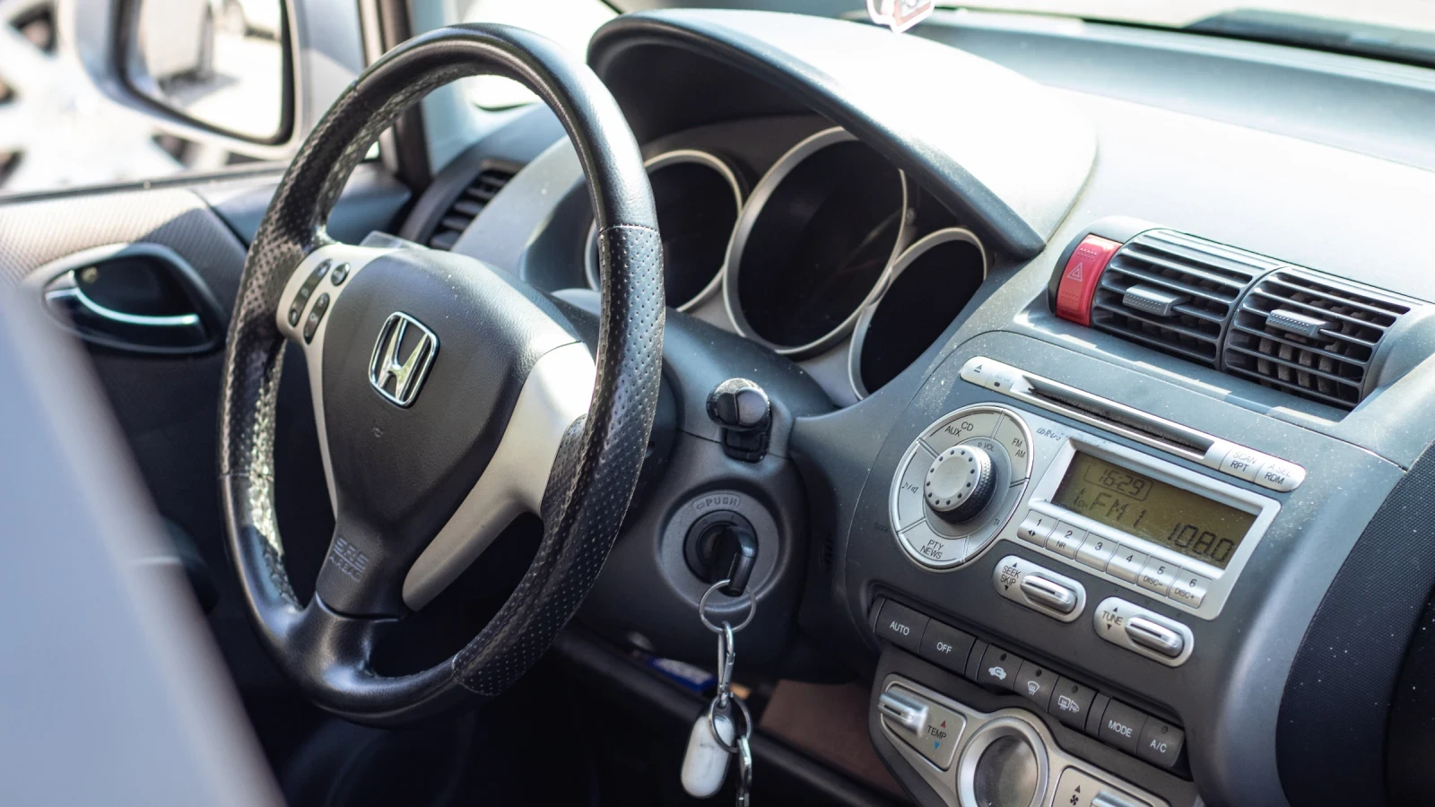 Honda Jazz 1.3 Sport Facelift, снимка 5 - Автомобили и джипове - 55122349