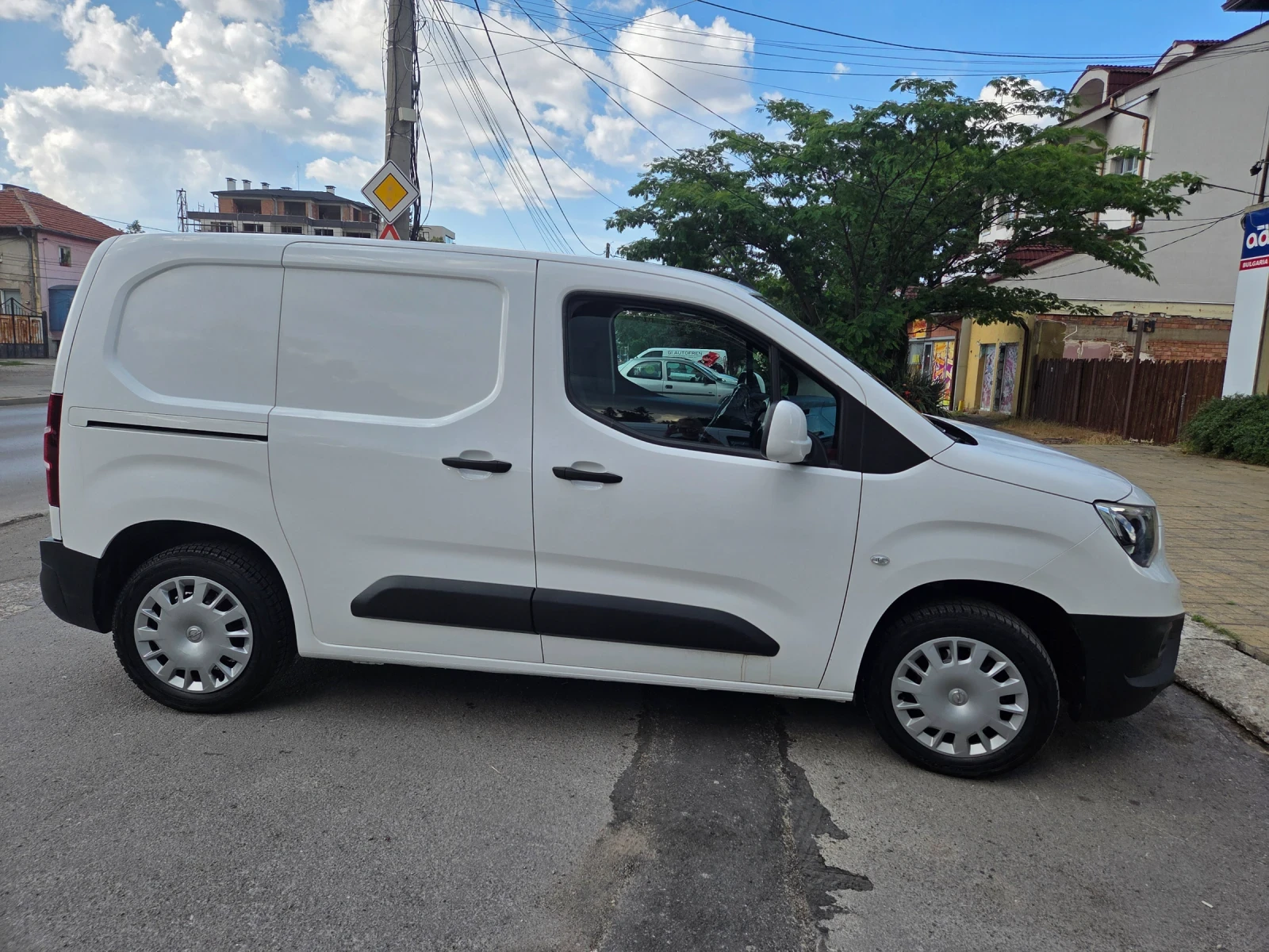 Opel Combo 1.5, снимка 2 - Автомобили и джипове - 55177578