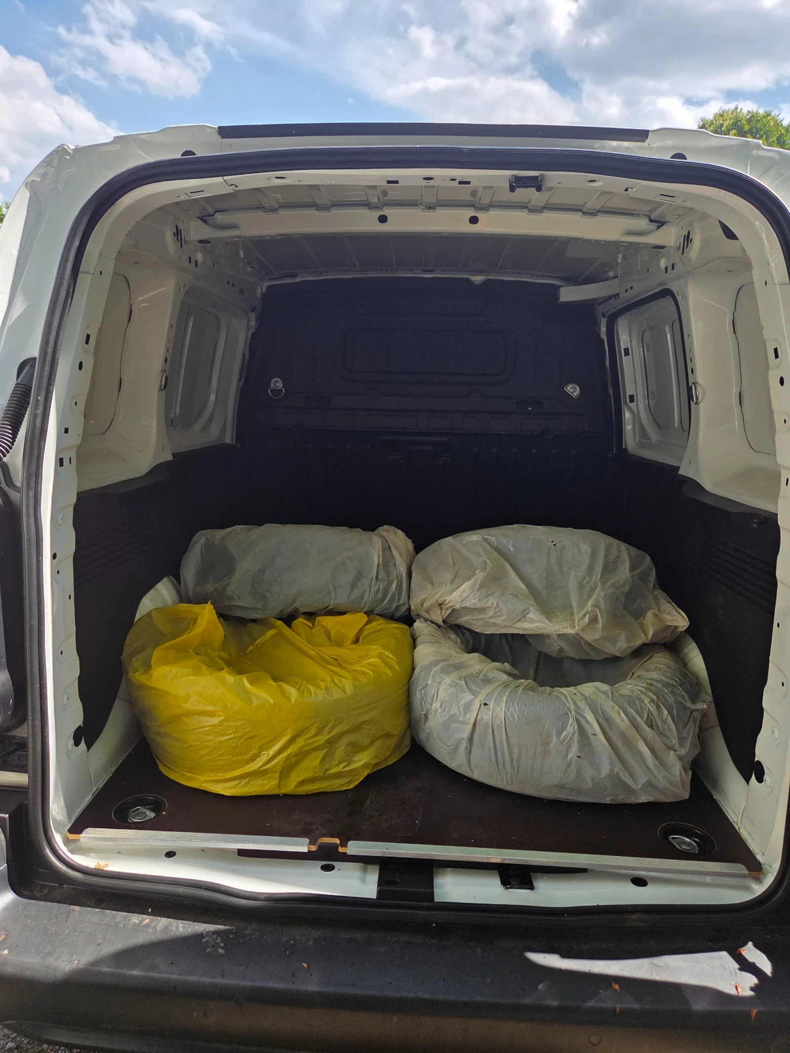 Opel Combo 1.5, снимка 9 - Автомобили и джипове - 55177578