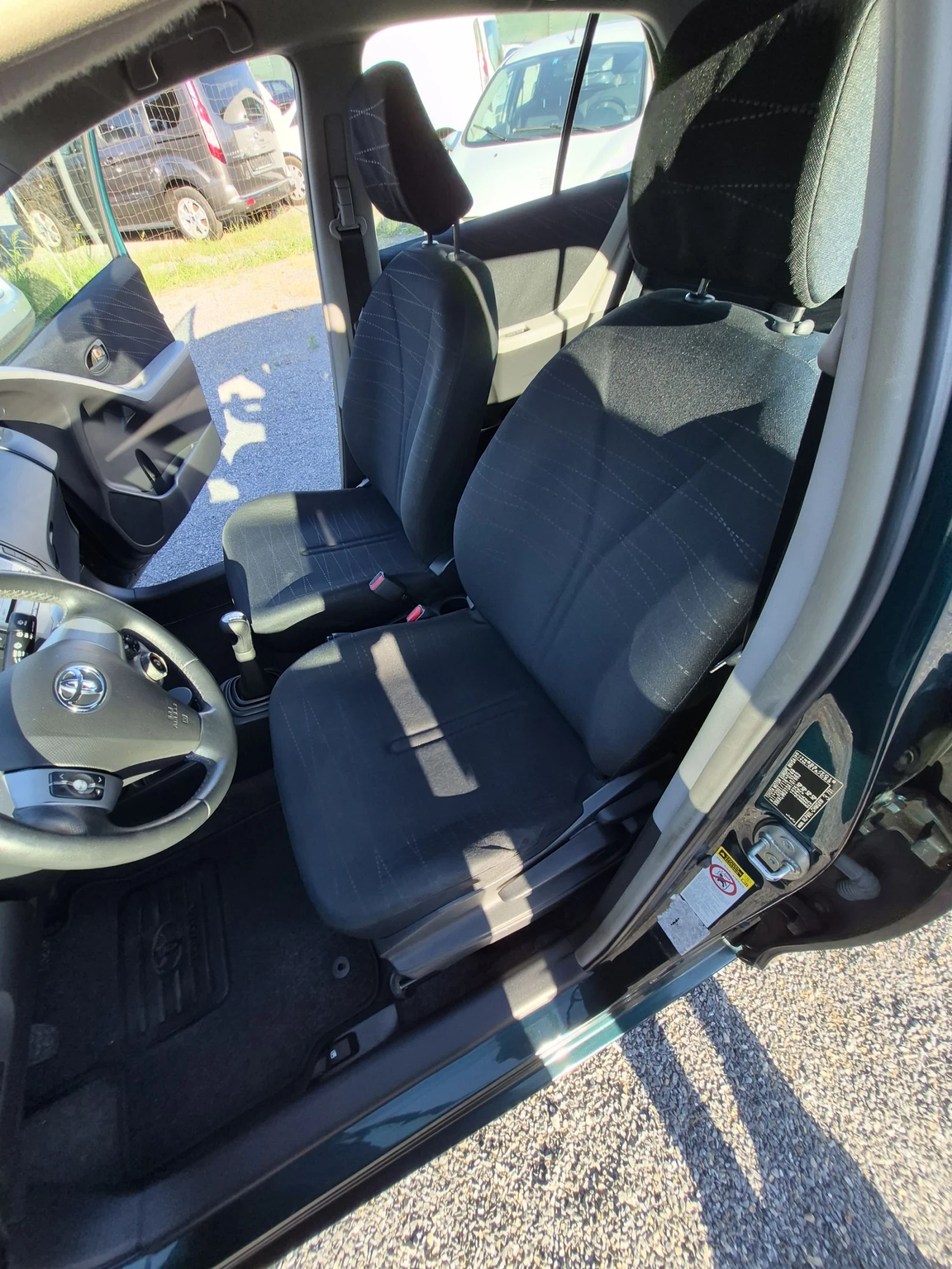 Toyota Yaris 1.4 D4D 90 к.с Като Нов , снимка 9 - Автомобили и джипове - 55284895