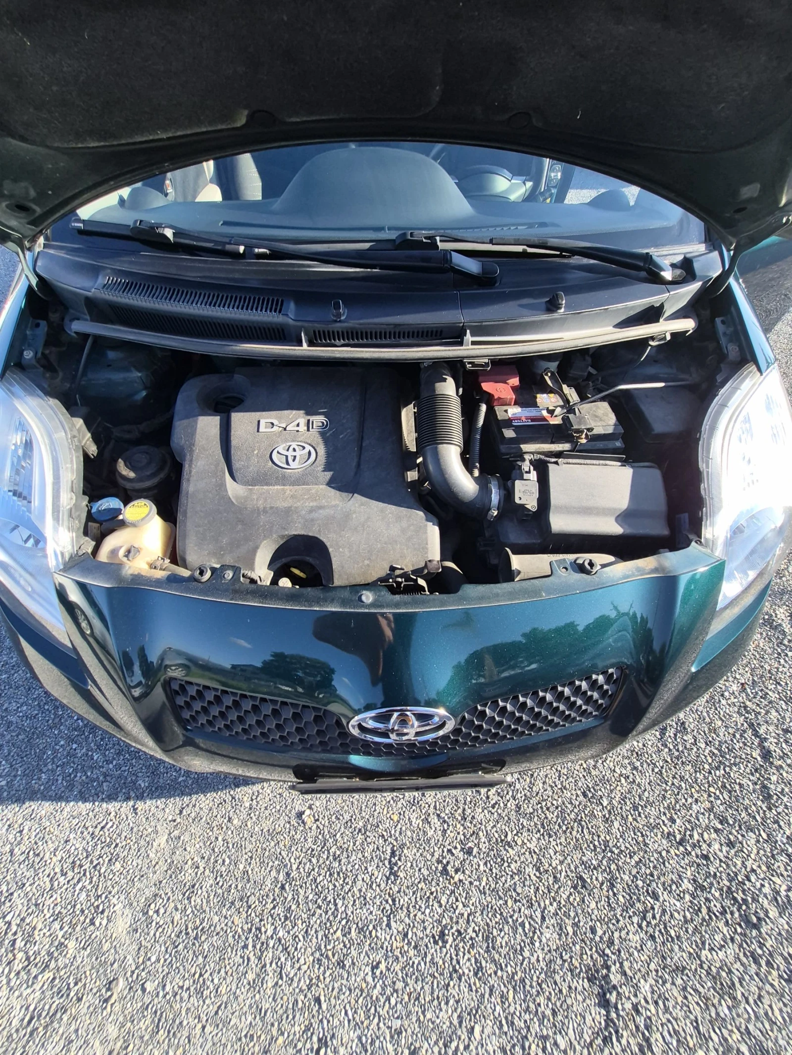 Toyota Yaris 1.4 D4D 90 к.с Като Нов , снимка 15 - Автомобили и джипове - 55284895