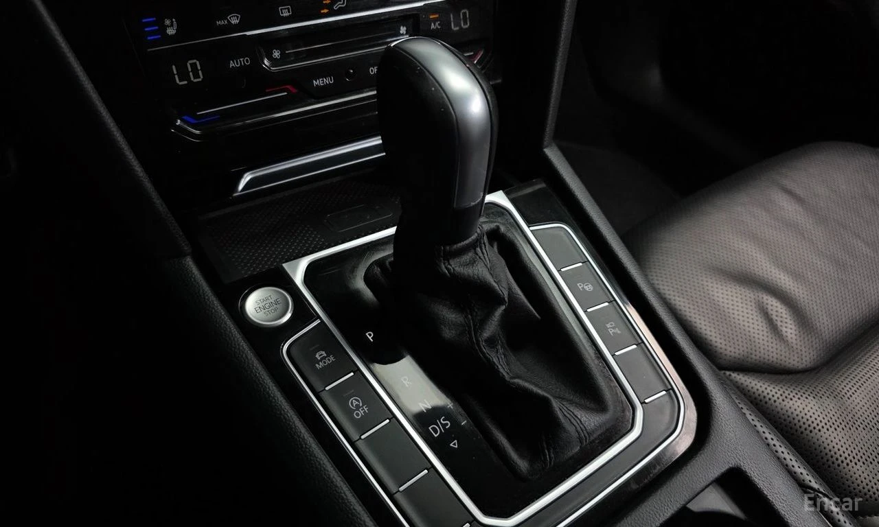 VW Arteon 2.0 TDI Prestige* DISTRONIC* 360* ХЕДЪП* ОБДУХВАНЕ, снимка 13 - Автомобили и джипове - 55451981