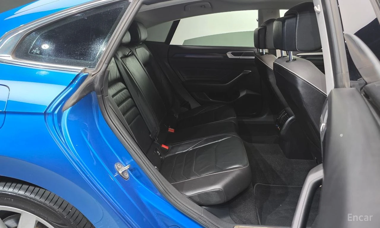 VW Arteon 2.0 TDI Prestige* DISTRONIC* 360* ХЕДЪП* ОБДУХВАНЕ, снимка 14 - Автомобили и джипове - 55451981
