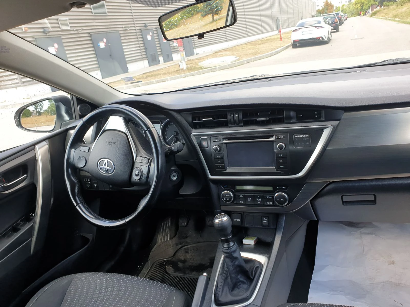 Toyota Auris, снимка 8 - Автомобили и джипове - 55843192