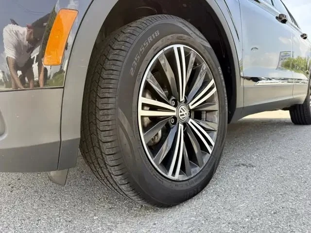 VW Tiguan * Highline 2.0t 8sp At * CARFAX * БЕЗ ПЪРВОНАЧАЛНА, снимка 10 - Автомобили и джипове - 53270014