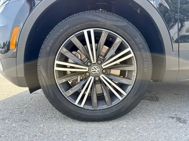 VW Tiguan * Highline 2.0t 8sp At * CARFAX * БЕЗ ПЪРВОНАЧАЛНА, снимка 11 - Автомобили и джипове - 53270014