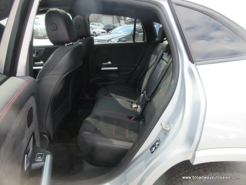 Mercedes-Benz GLA 250  * CARFAX * ОПЦИЯ ЗА ФИНАНСИРАНЕ, снимка 17 - Автомобили и джипове - 56093616