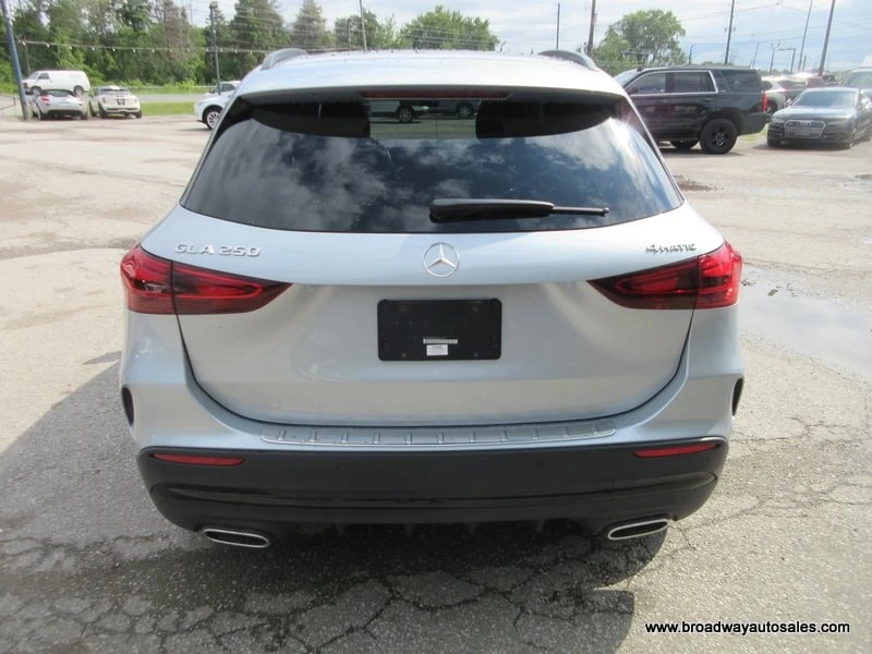 Mercedes-Benz GLA 250  * CARFAX * ОПЦИЯ ЗА ФИНАНСИРАНЕ, снимка 4 - Автомобили и джипове - 56093616