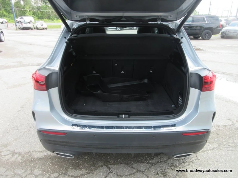 Mercedes-Benz GLA 250  * CARFAX * ОПЦИЯ ЗА ФИНАНСИРАНЕ, снимка 16 - Автомобили и джипове - 56093616