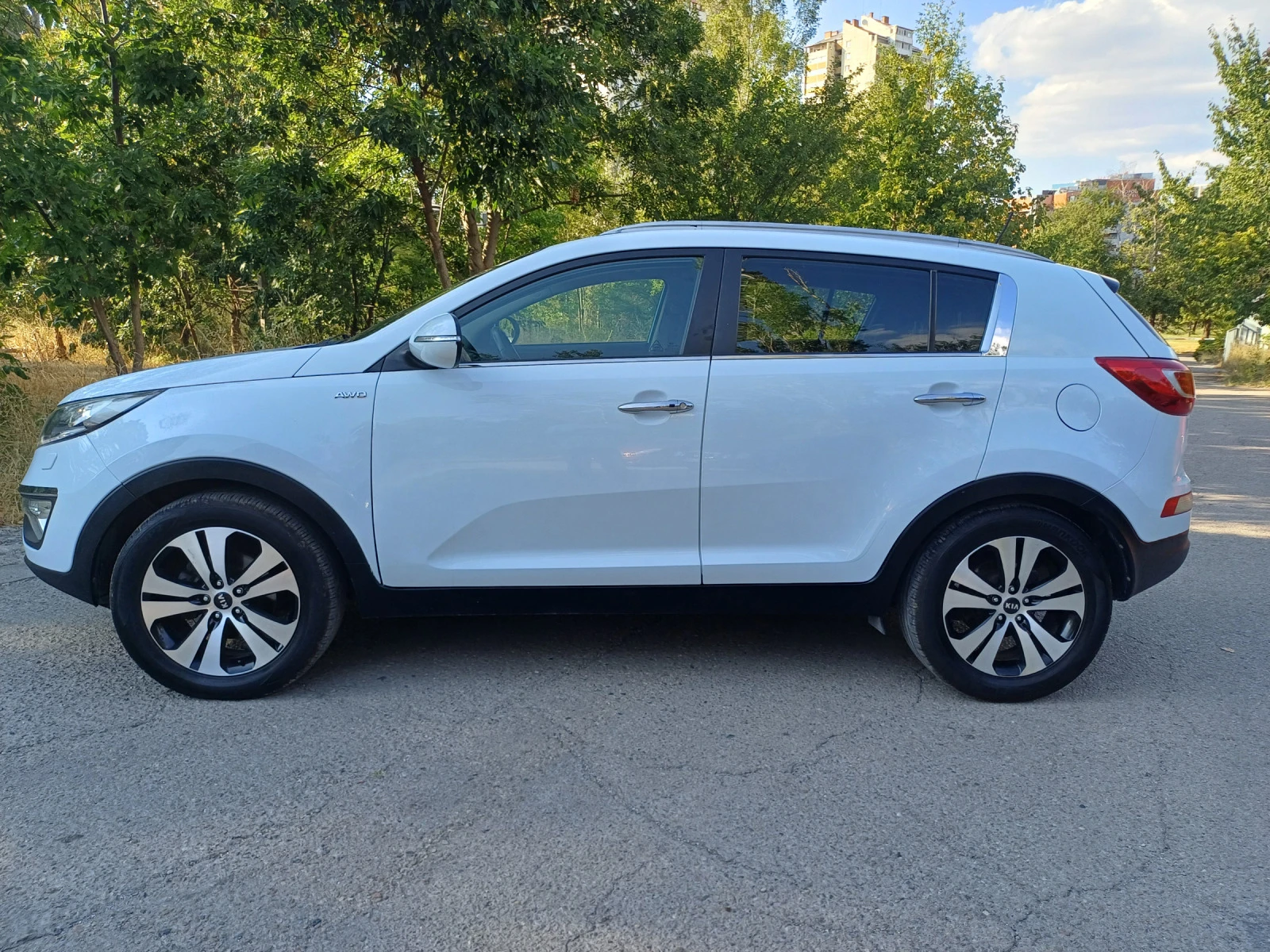 Kia Sportage 2.0 CRDI AWD - изображение 8