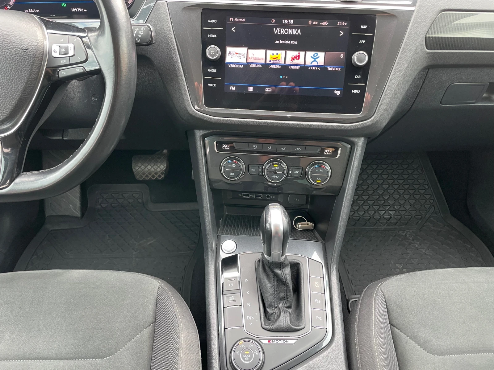 VW Tiguan 2.0TDI//4-MOTION/DIGITAL/LED/VIRTUAL COCKPIT/DISTR, снимка 12 - Автомобили и джипове - 54504215
