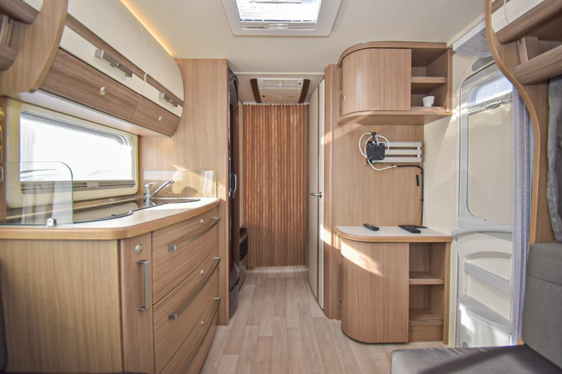 Каравана Fendt Bianco 515 Selection, снимка 4 - Каравани и кемпери - 52882182