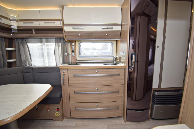 Каравана Fendt Bianco 515 Selection, снимка 9 - Каравани и кемпери - 52882182