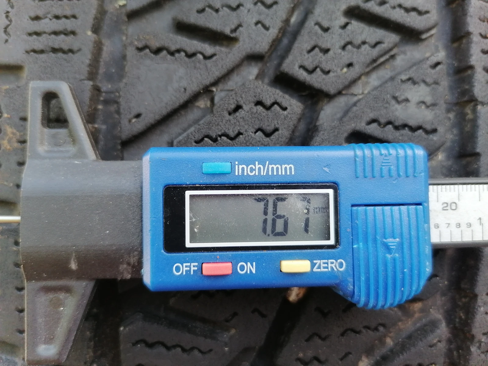 Гуми Зимни 225/65R16, снимка 7 - Гуми и джанти - 56023397