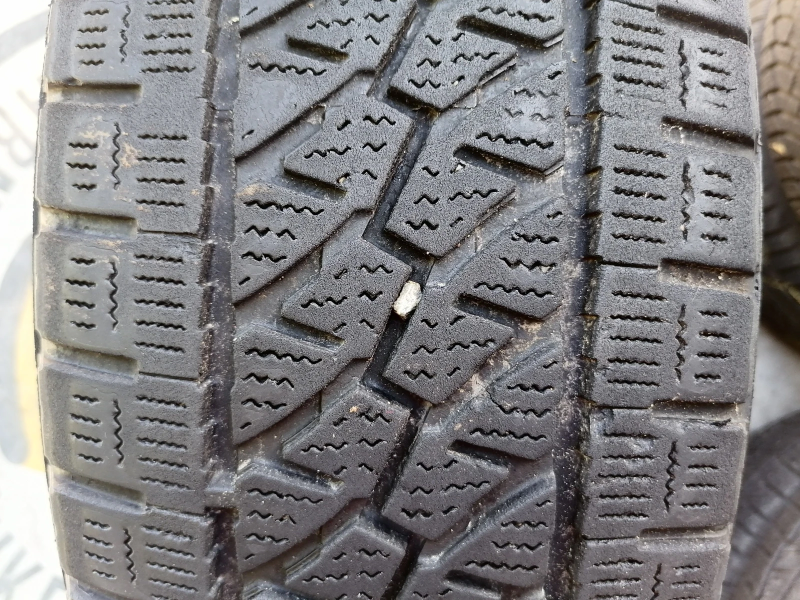Гуми Зимни 225/65R16