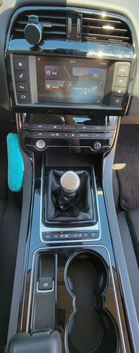 Jaguar XE 2.0D, снимка 8