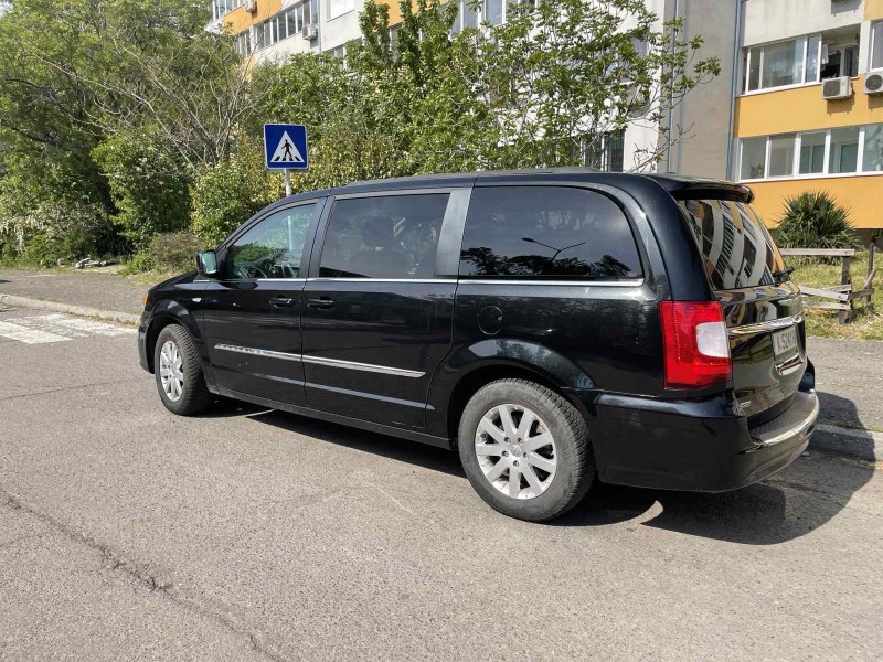 Chrysler Town and Country Touring, снимка 2 - Автомобили и джипове - 46297372