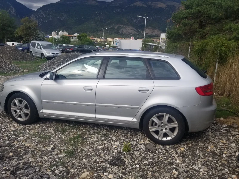 Audi A3 1.6TDI автомат, снимка 2 - Автомобили и джипове - 47290600