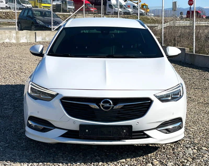 Opel Insignia OPC, CarPlay, AT8, LUX фарове, снимка 2 - Автомобили и джипове - 49104117