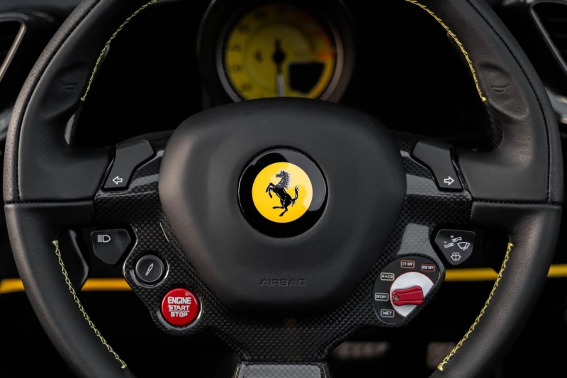 Ferrari 488 Pista Spider Carbon * НОВ 91км* Лимитиран* Лизинг*, снимка 11 - Автомобили и джипове - 52732399
