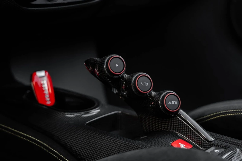 Ferrari 488 Pista Spider Carbon * НОВ 91км* Лимитиран* Лизинг*, снимка 16 - Автомобили и джипове - 52732399