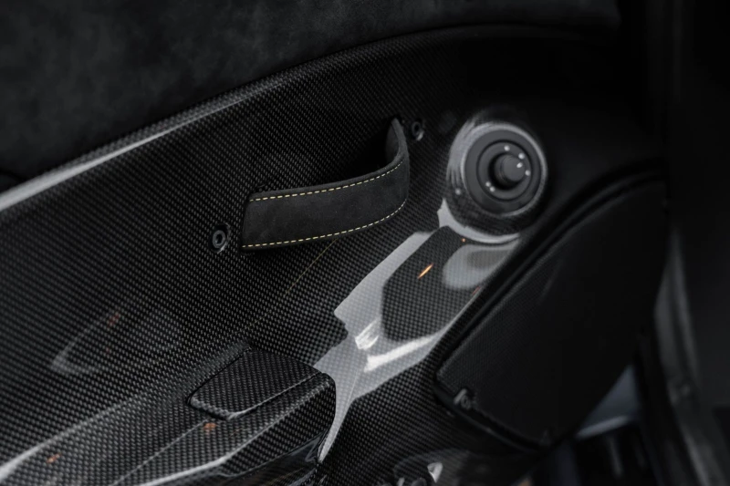 Ferrari 488 Pista Spider Carbon * НОВ 91км* Лимитиран* Лизинг*, снимка 14 - Автомобили и джипове - 52732399