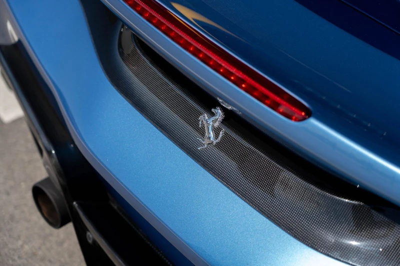 Ferrari 488 Pista Spider Carbon * НОВ 91км* Лимитиран* Лизинг*, снимка 8 - Автомобили и джипове - 52732399