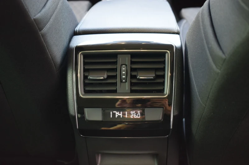 Skoda Superb 2.0TDI ELEGANCE, снимка 7 - Автомобили и джипове - 51372962