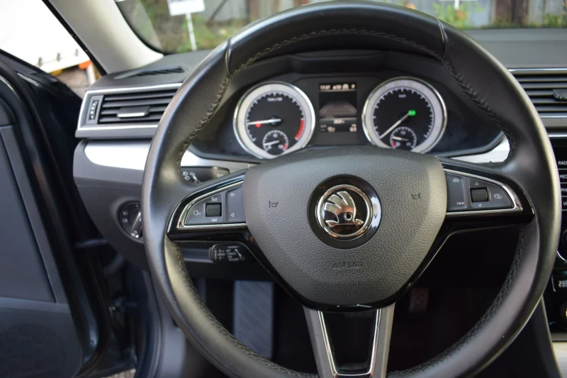 Skoda Superb 2.0TDI ELEGANCE, снимка 2 - Автомобили и джипове - 51372962