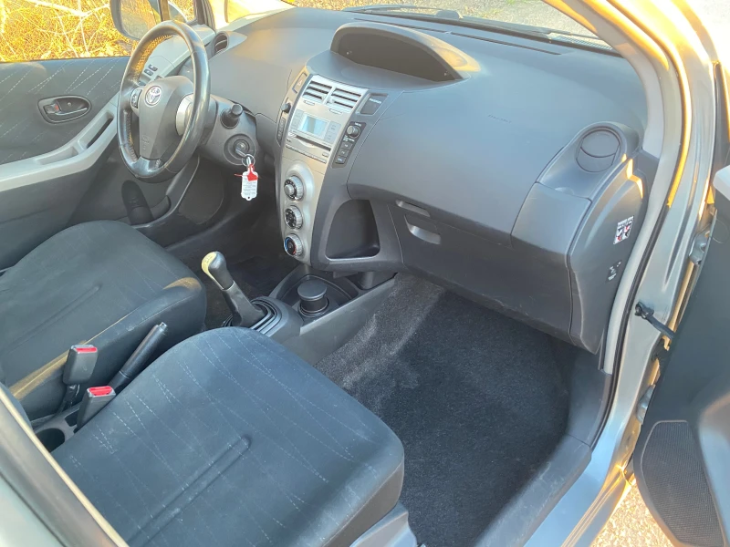 Toyota Yaris 1.4 D-4D, снимка 13 - Автомобили и джипове - 53124107