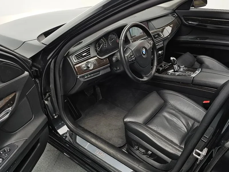 BMW 730, снимка 11 - Автомобили и джипове - 54600944