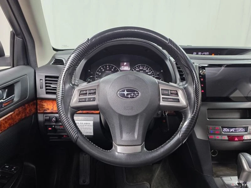 Subaru Outback 2.5 Automatic, снимка 13 - Автомобили и джипове - 56003031