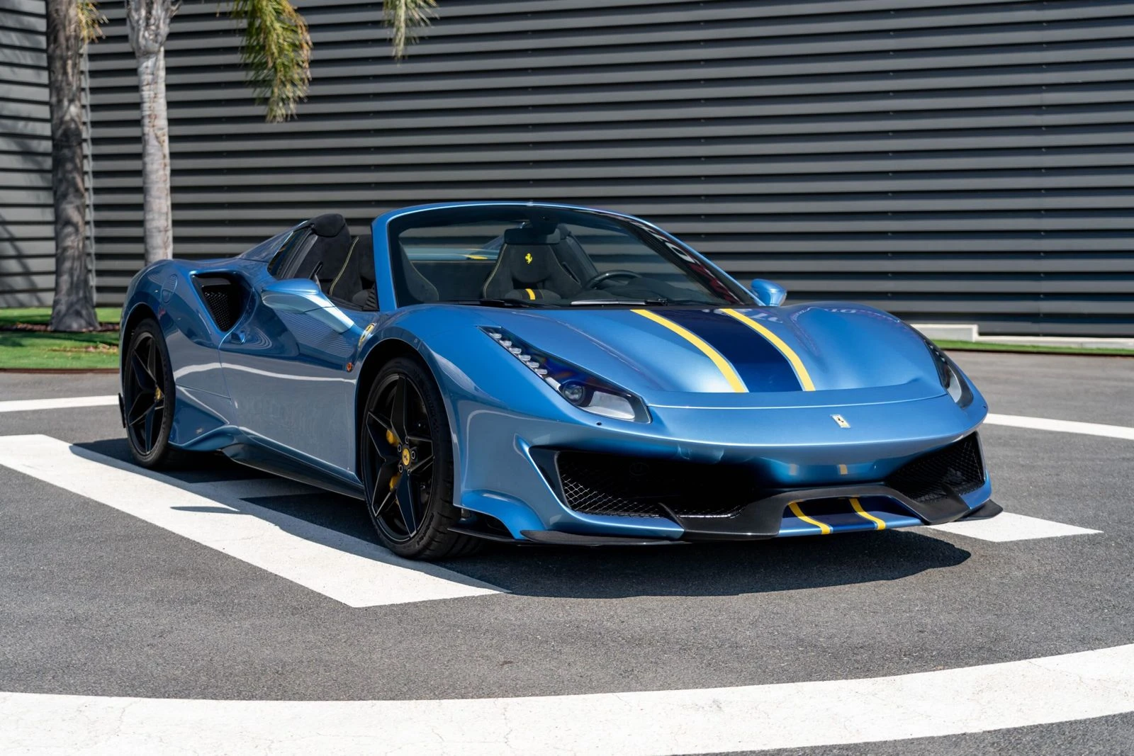 Ferrari 488 Pista Spider Carbon * НОВ 91км* Лимитиран* Лизинг*, снимка 1